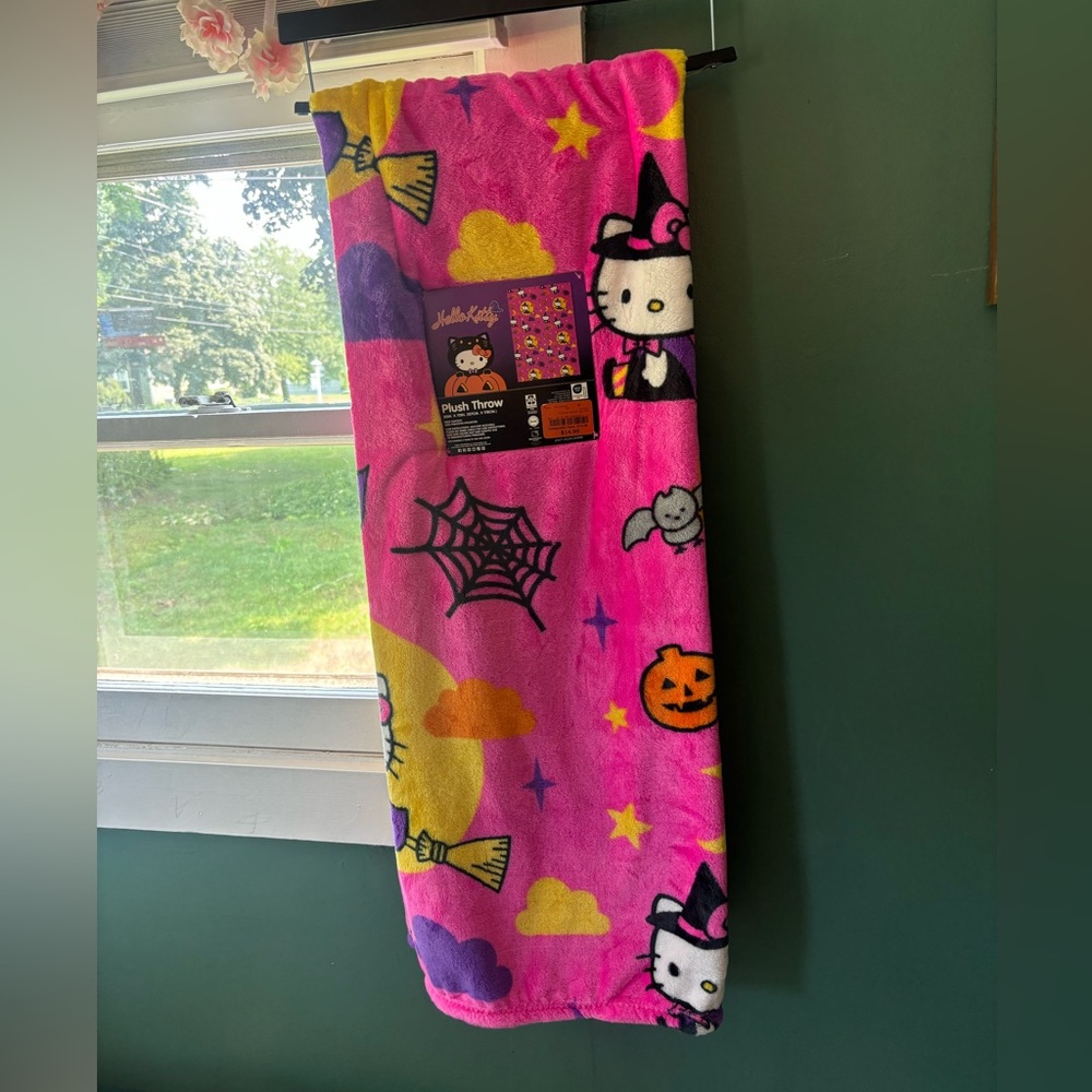 HELLO KITTY HALLOWEEN THROW BLANKET